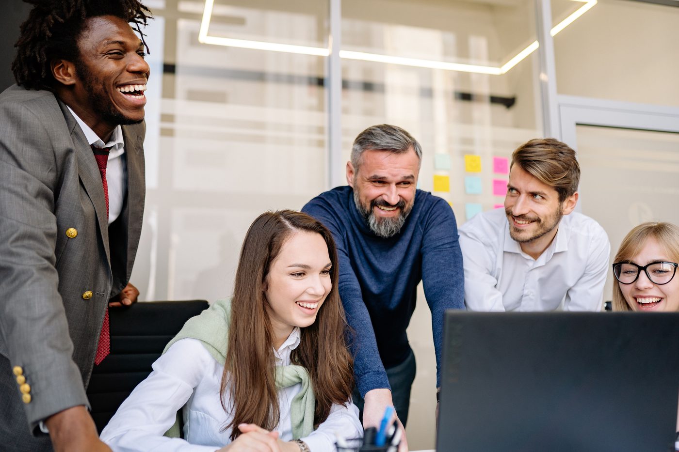 Équipe en réunion de travail collaborative